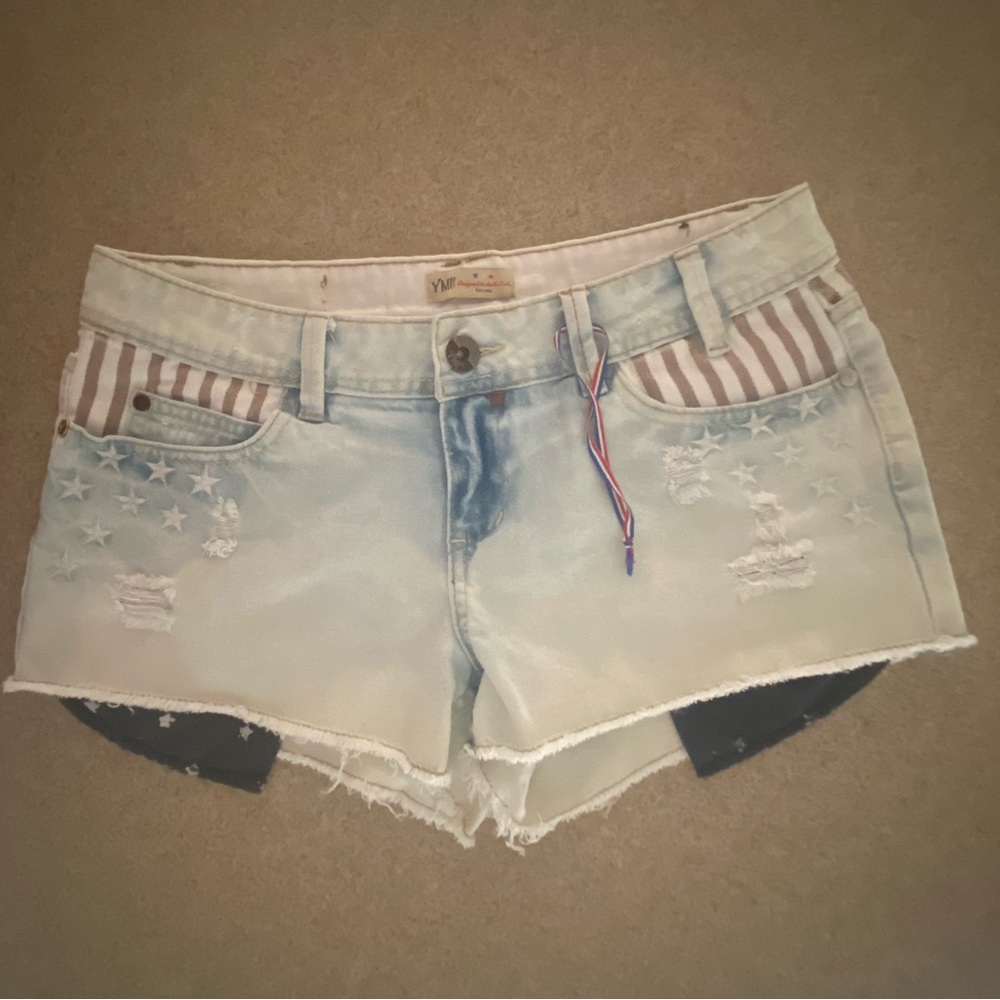 Women’s Denim Red & White Embroidered Jean Shorts Size 9 Perfect for 4th of July